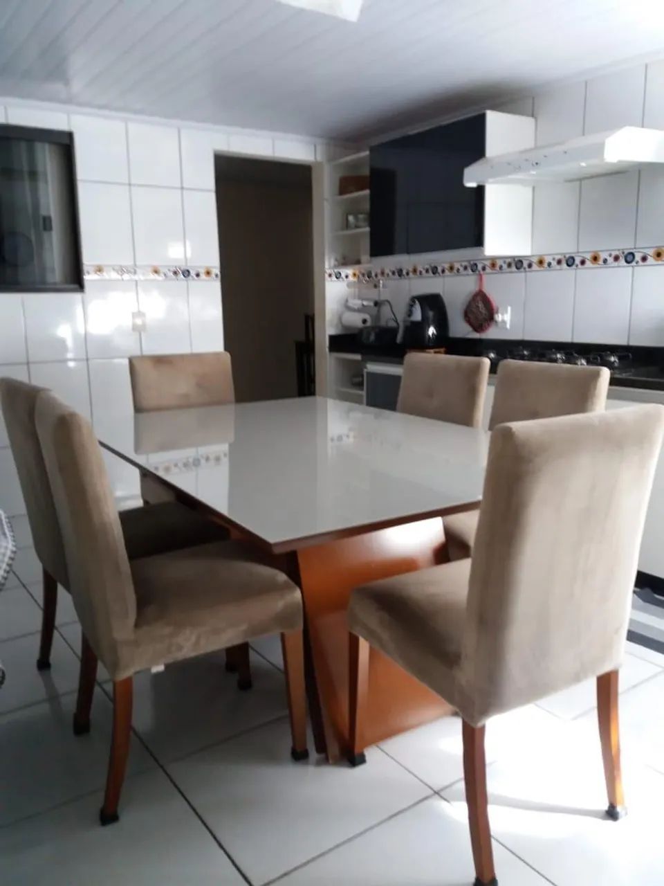 Mesa de Jantar com 6 Cadeiras Estofadas - Foto 3