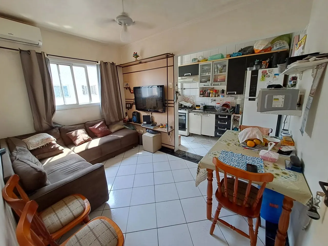 Apartamento com 1 dormitório e 1 vaga à 350m do mar