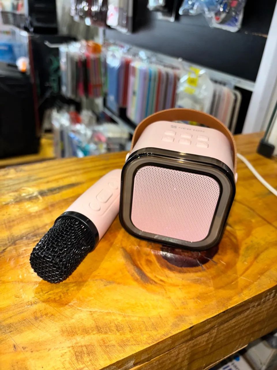 Caixa de Som Bluetooth + Karaokê 2 microfones sem fio - Foto 4