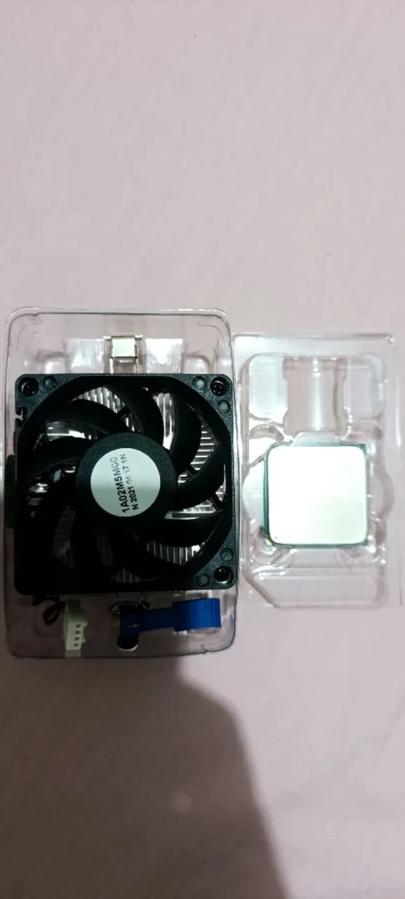Processador com Cooler AMD 3000g Seminovo