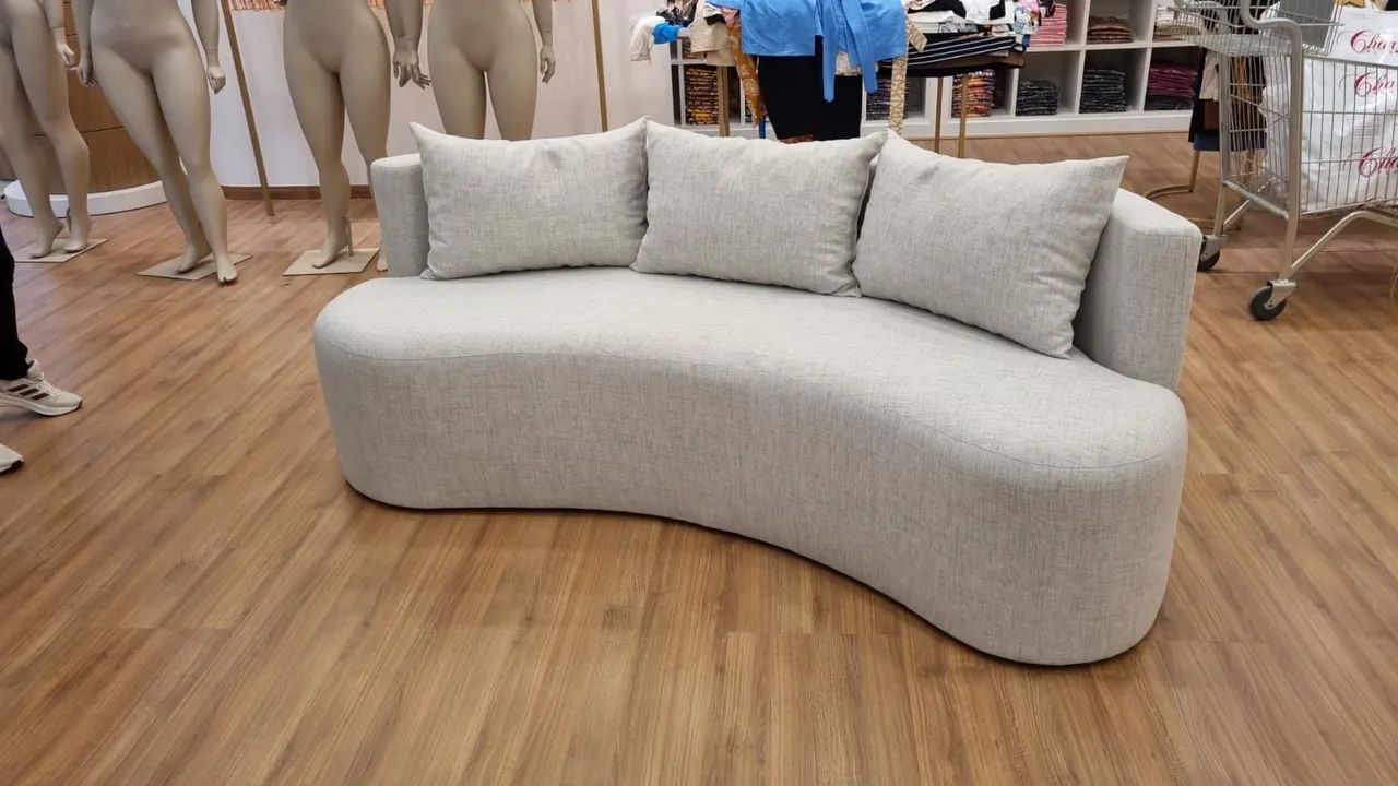Sofá curvo modelo orgânico com 2.10m