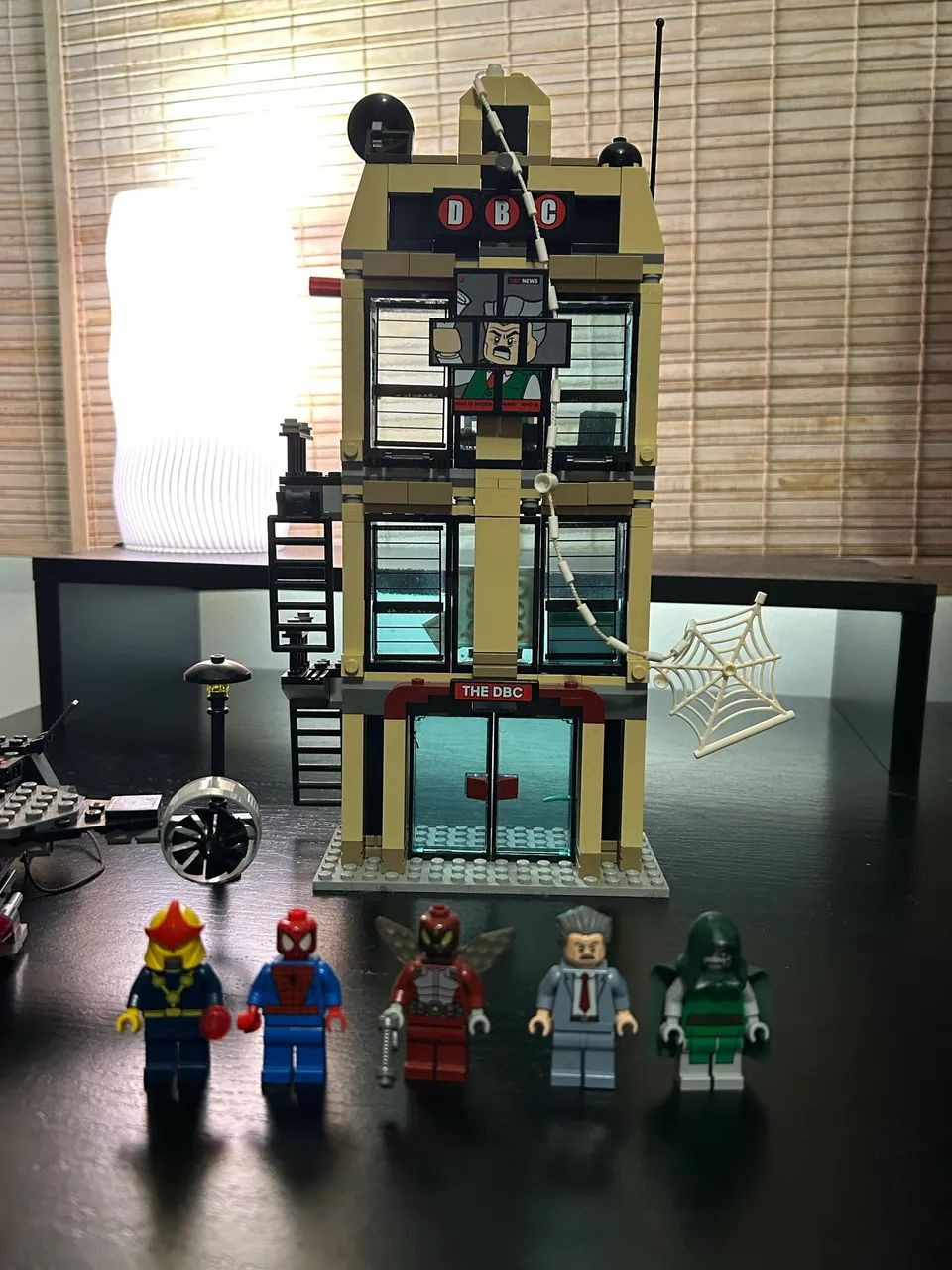 LEGO Spider-Man Homem Aranha Daily Bugle Raro 76005 Dr Doom Nova J Jonah Jameson - Foto 3