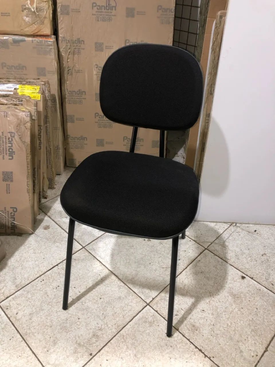 Cadeira fixa estofado nova  - Foto 3