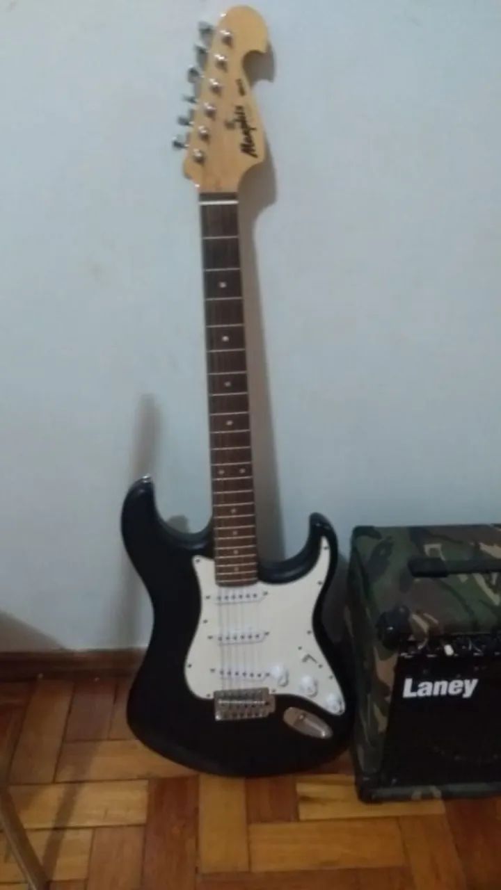 Guitarra com amplificador 