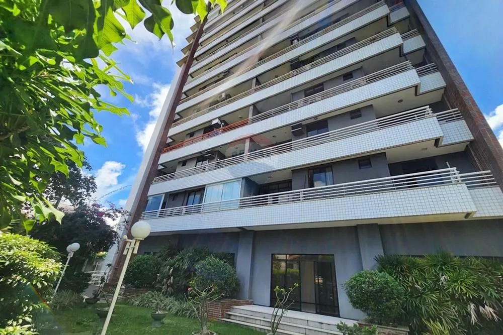 Apartamento à Venda no Guararapes com Vista Livre, 3 Quartos e Varanda Próximo à Unifor e