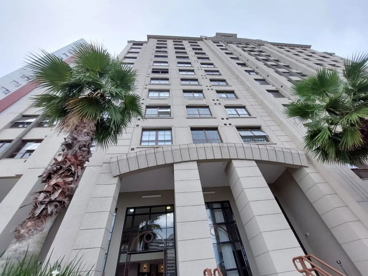 Sala Comercial com 32 m², aluguel de R$ 1.100 + Taxas - Cristo Rei, Curitiba (PR)
