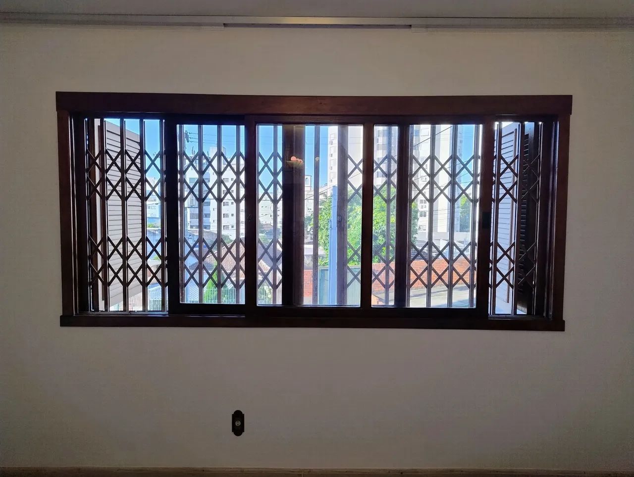 Janela com Veneziana e grade de segurança - Foto 4