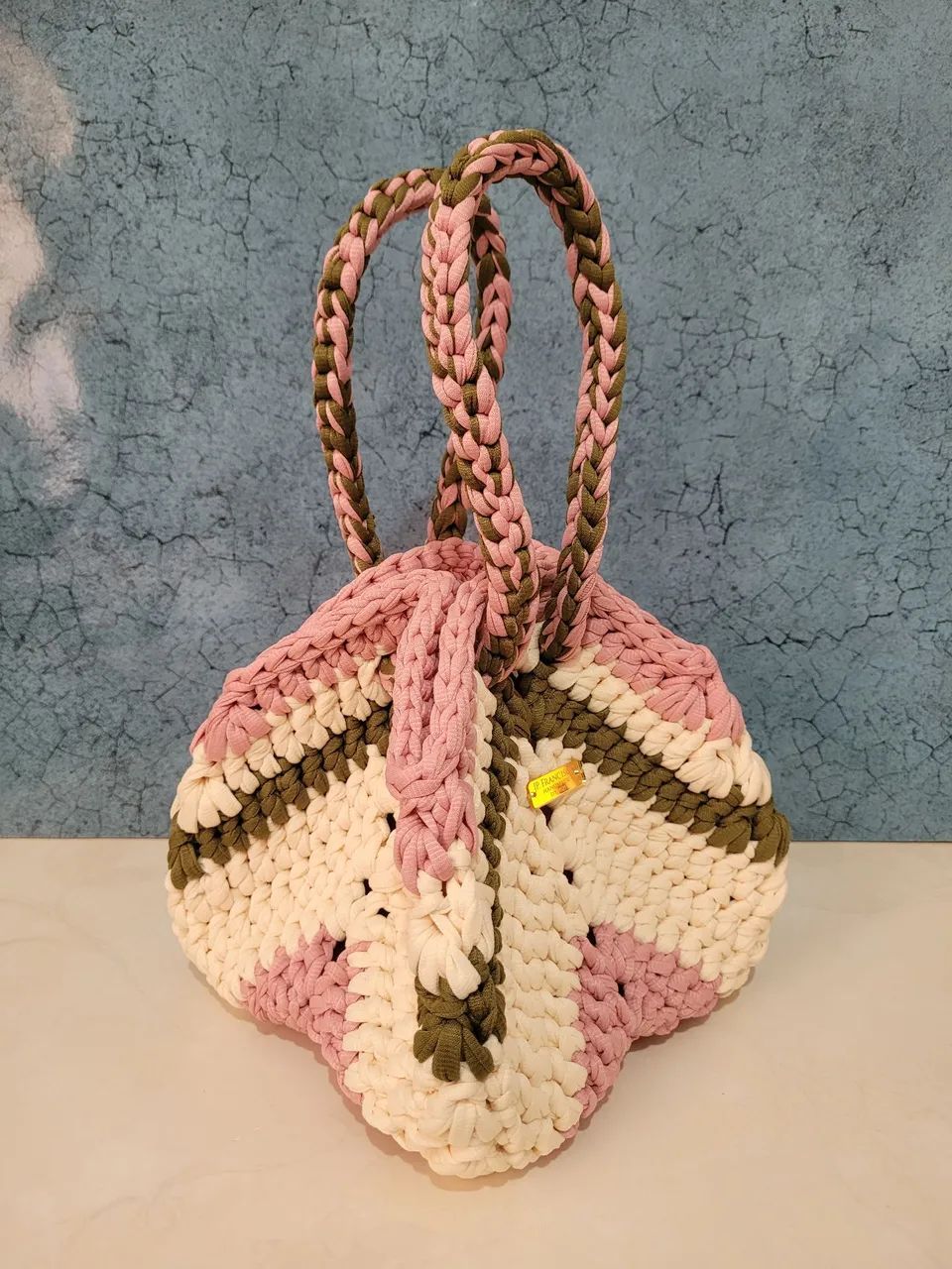 Bolsa de crochê artesanal em fio de malha - Foto 5