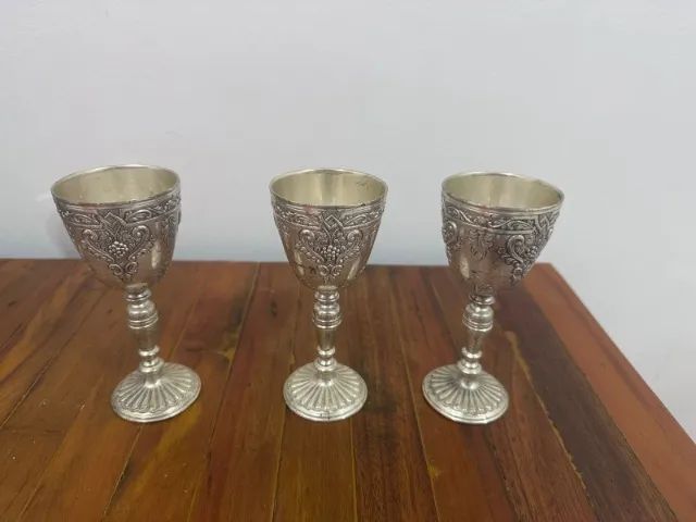 Conjunto com 3 taças decorativas em metal prateado. - Foto 2