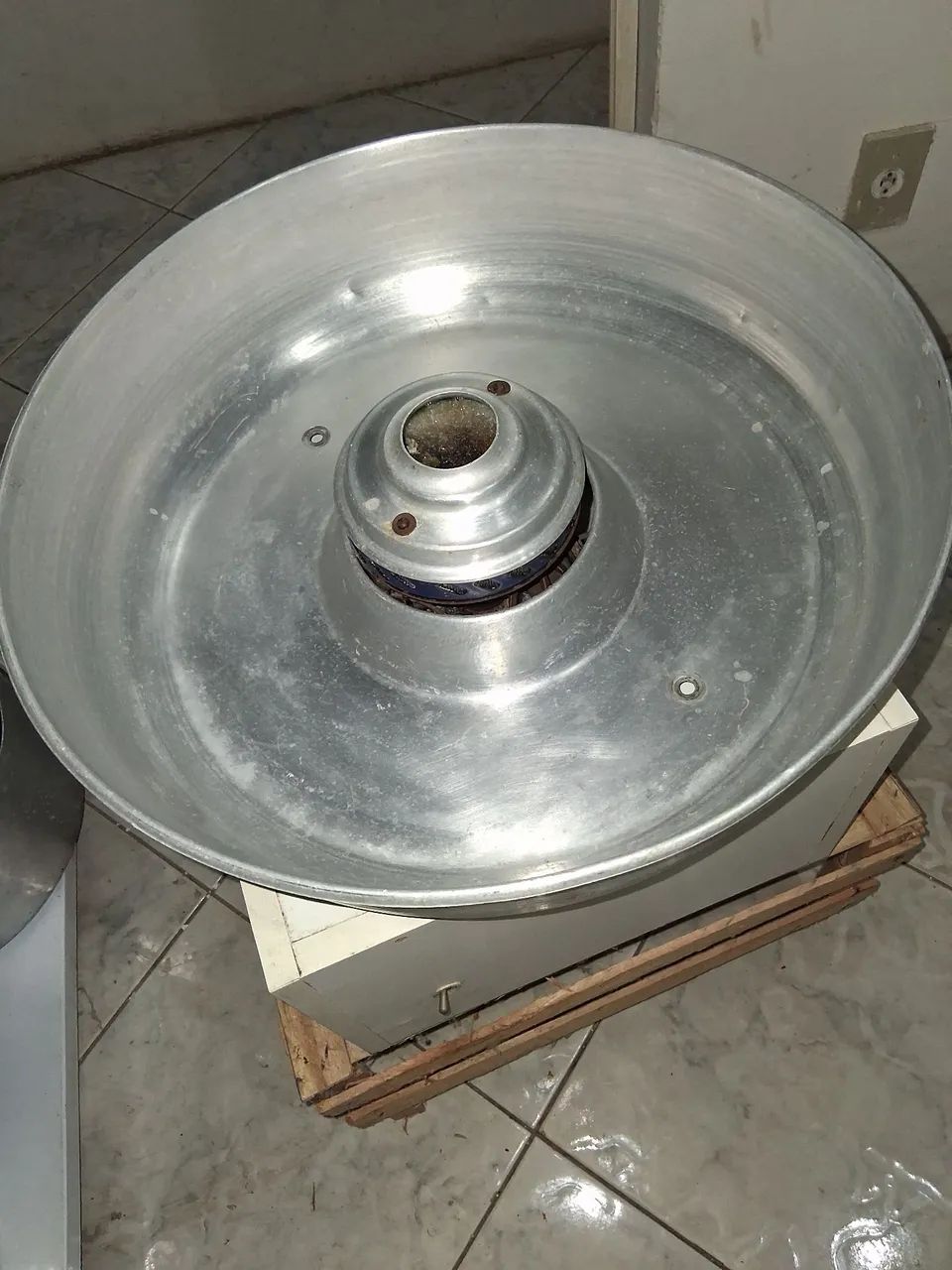 VENDE-SE MÁQUINA DE ALGODÃO DOCE - Foto 2