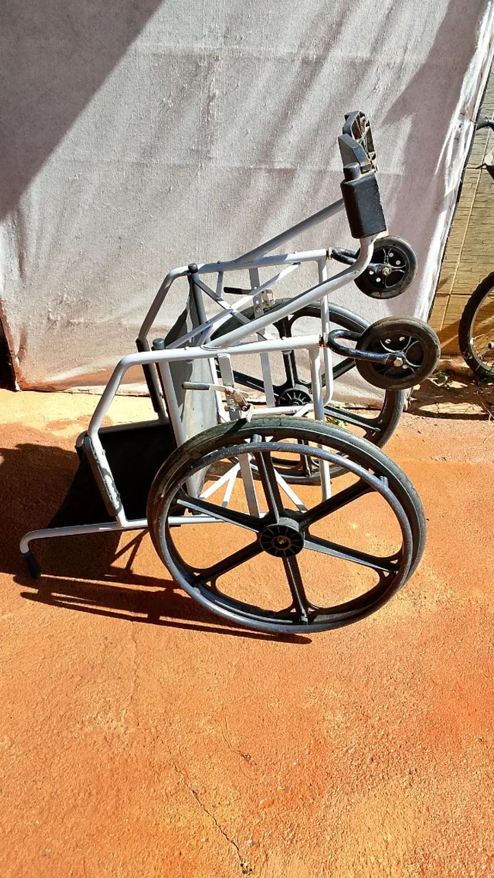 Cadeira de rodas marca Jaguaribe  - Foto 3