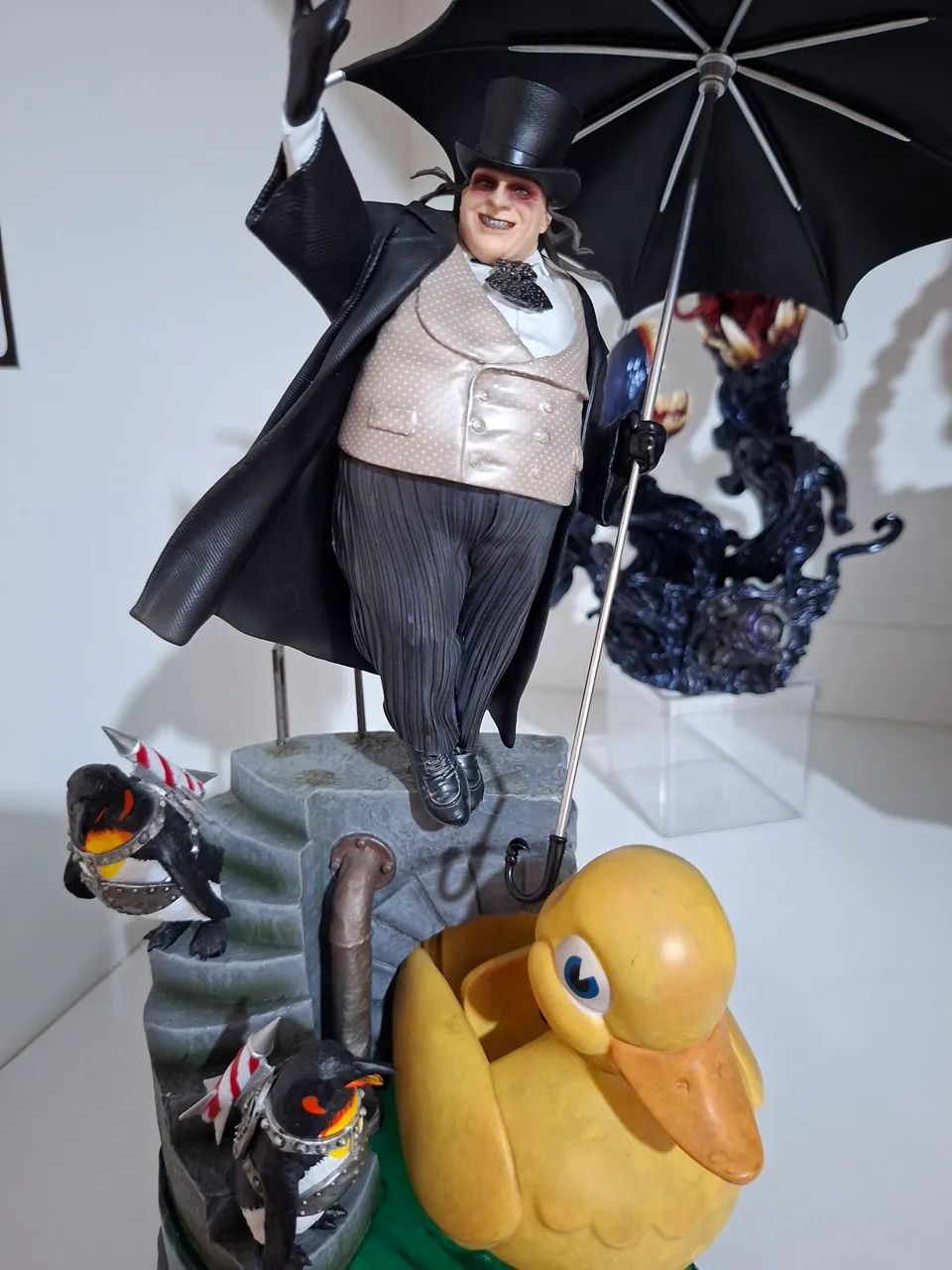 Pinguim Iron studios 1/10 com caixa  - Foto 2