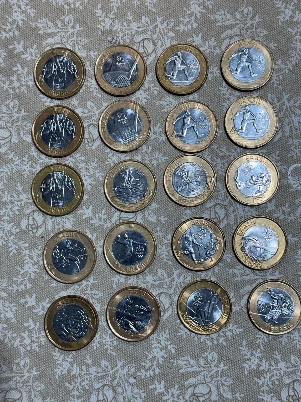 47 moedas antigas e comemorativas  - Foto 2