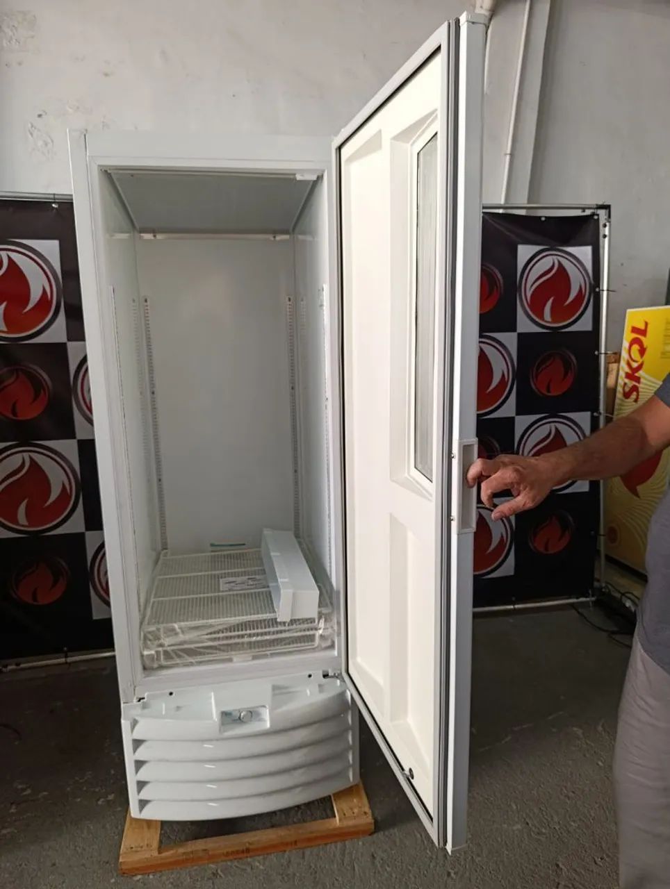 Freezer vertical porta com visor tripla Ação 547 litros