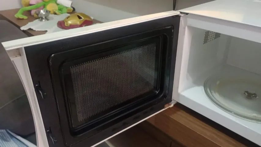 microondas usado esquentando bem sem defeitos - Foto 4
