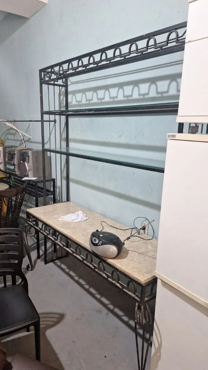 Estante de ferro com mármore em bom estado.  - Foto 3