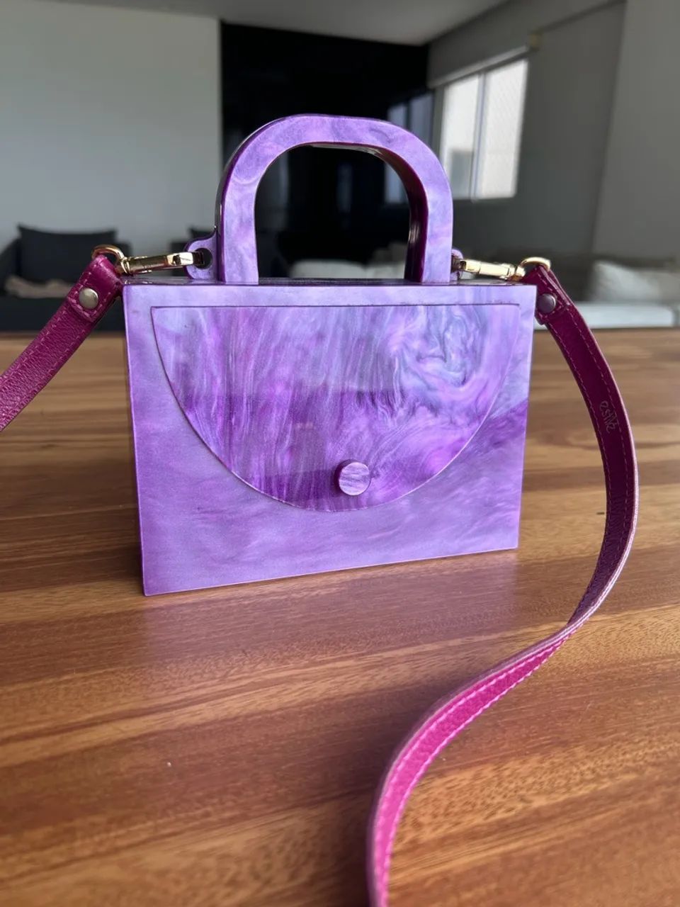 BOLSA ESTILÉ ACRÍLICO COM ESPELHO