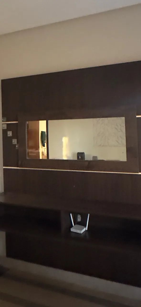 Lindo painel de tv com espelho móvel 
