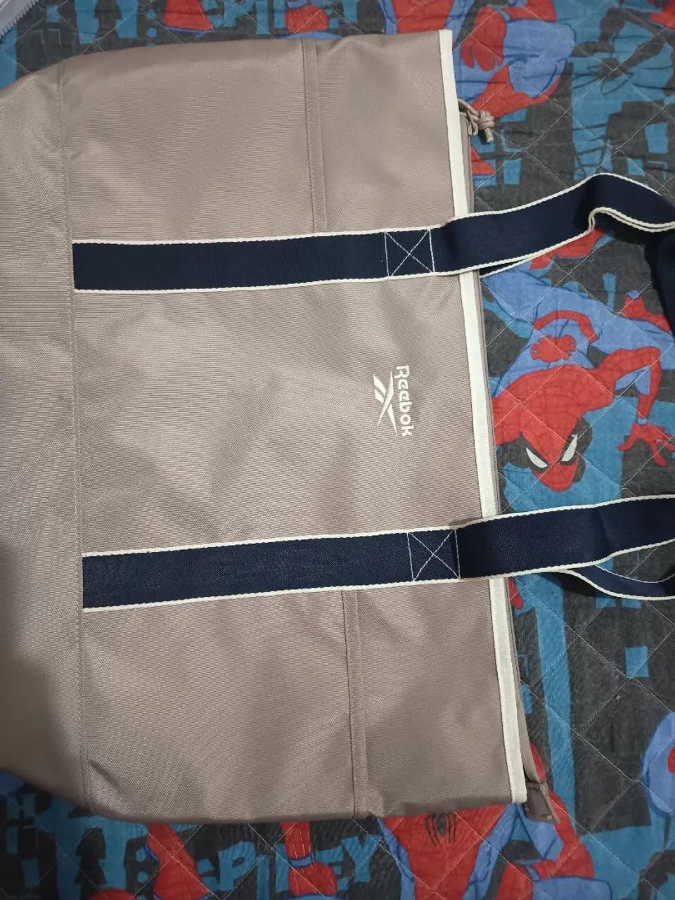 Bolsa Reebok nova
