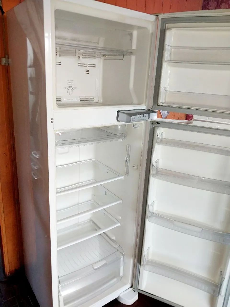 Vende-se Geladeira Brastemp com defeito. - Foto 3