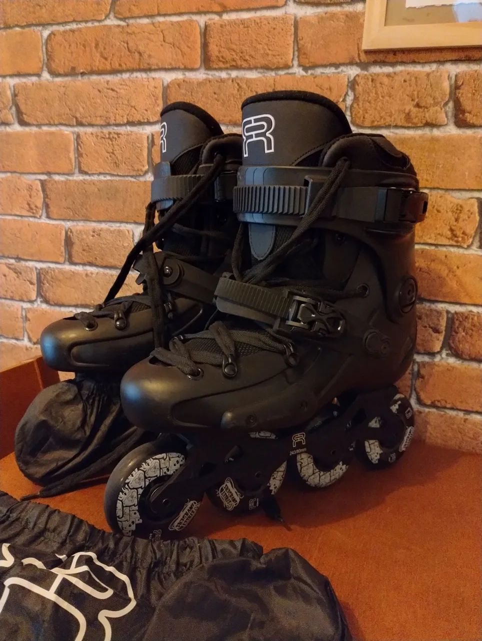 Roller/Patins FR1 80 Black  - Foto 2