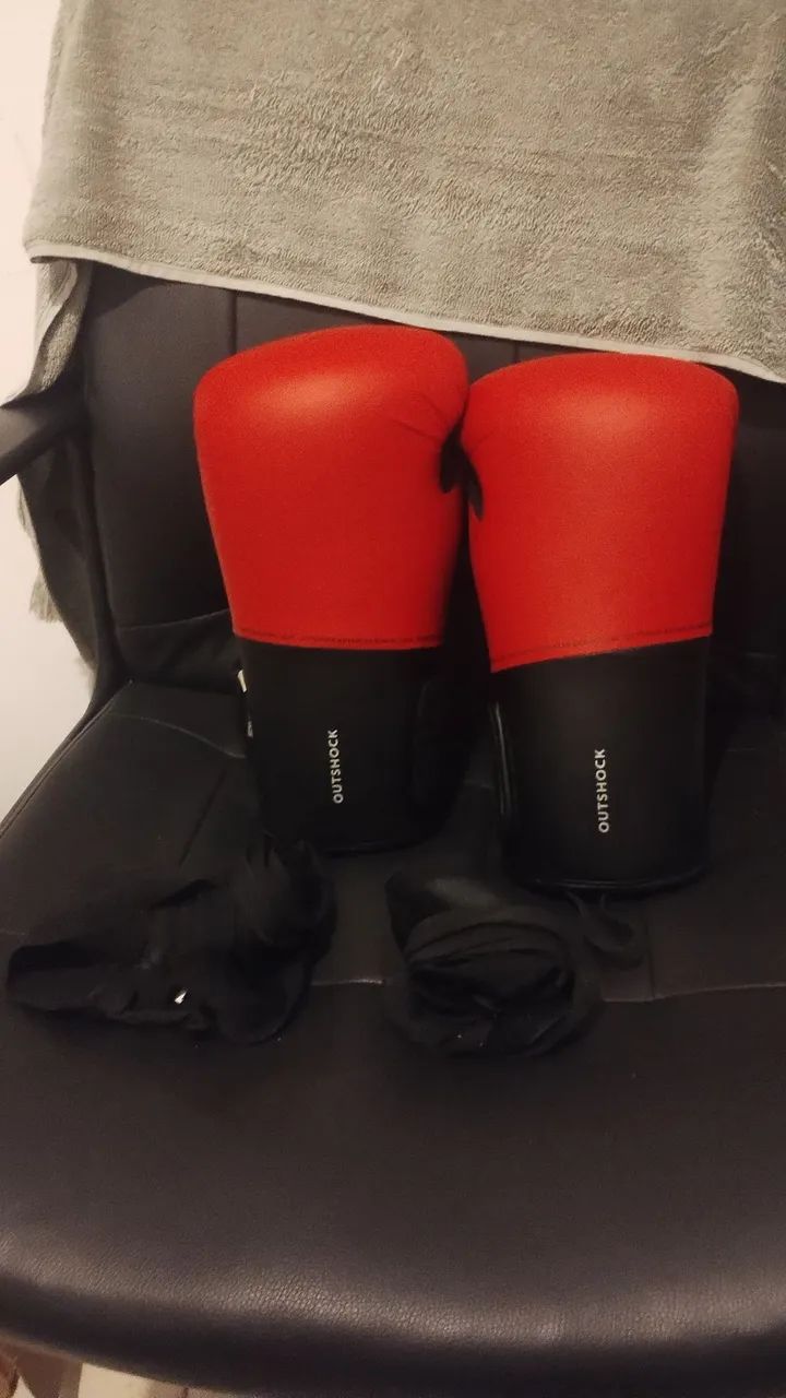 Luva Boxe / Muay Thai Outshock 14oz + Bandagens