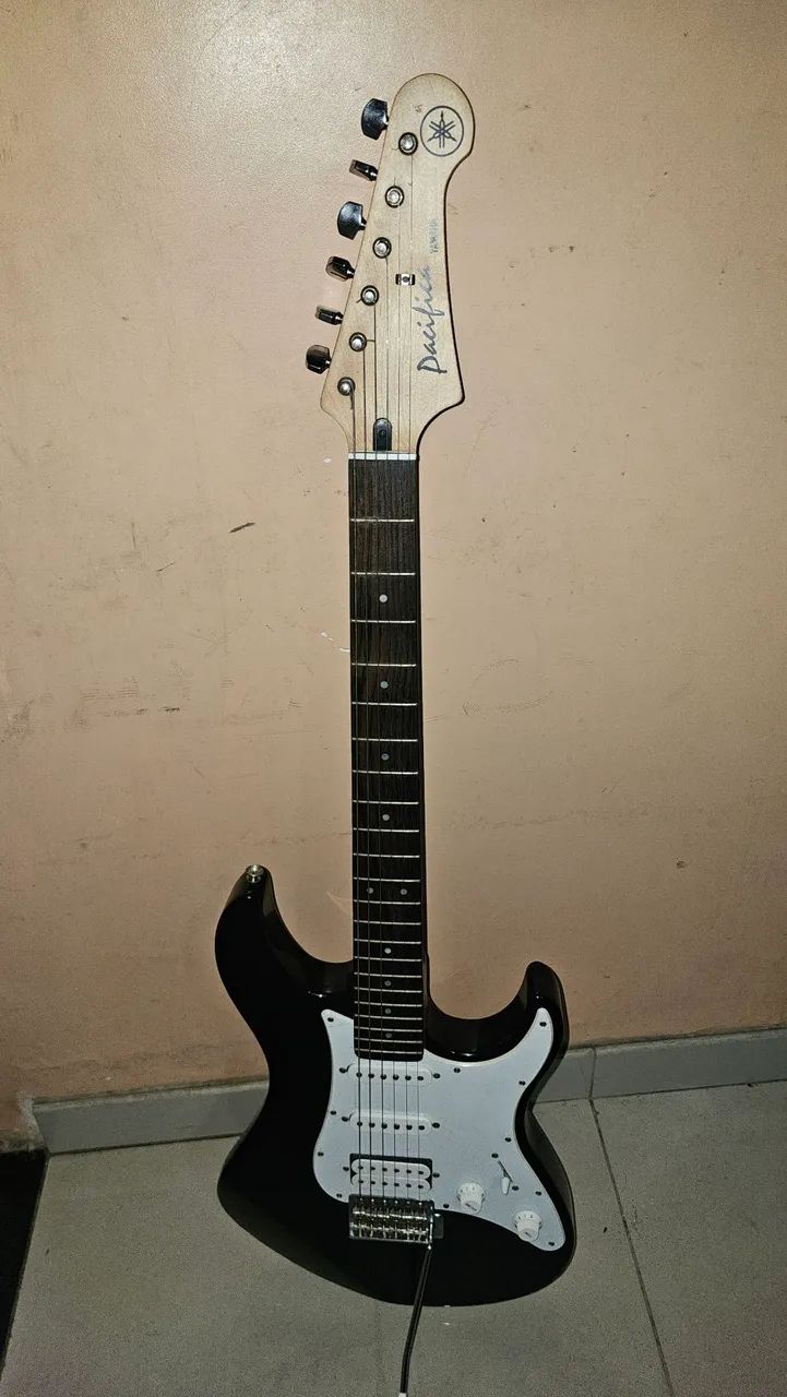 Guitarra yamaha pacífica 