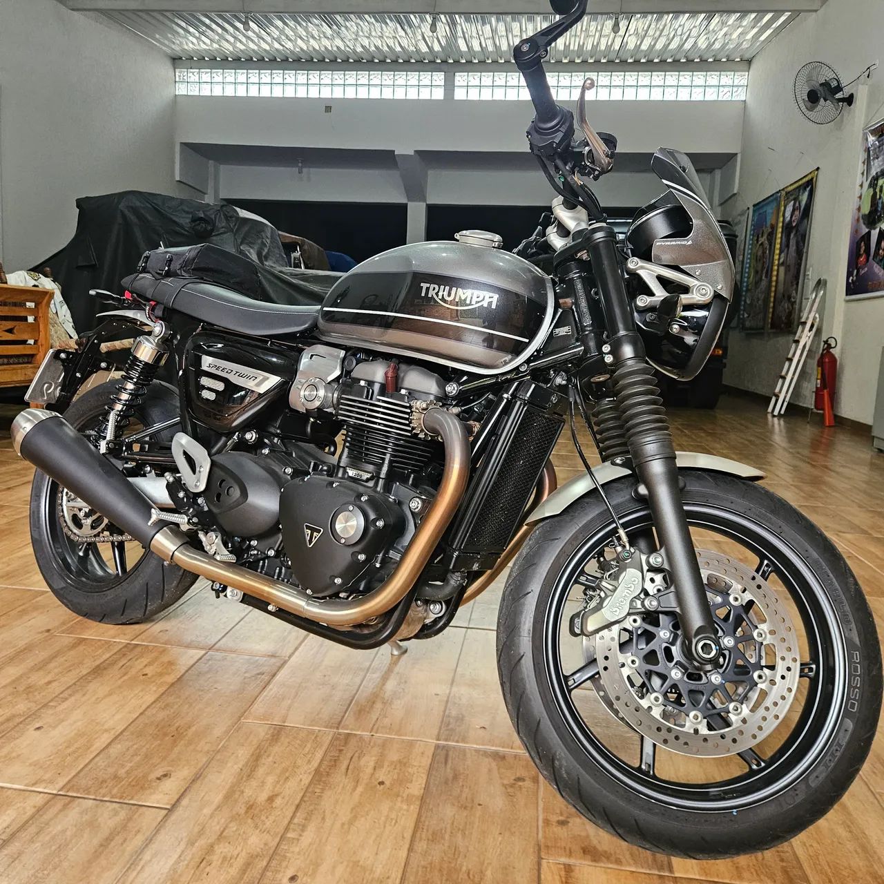 Triumph Speed Twin 1200 - Foto 2