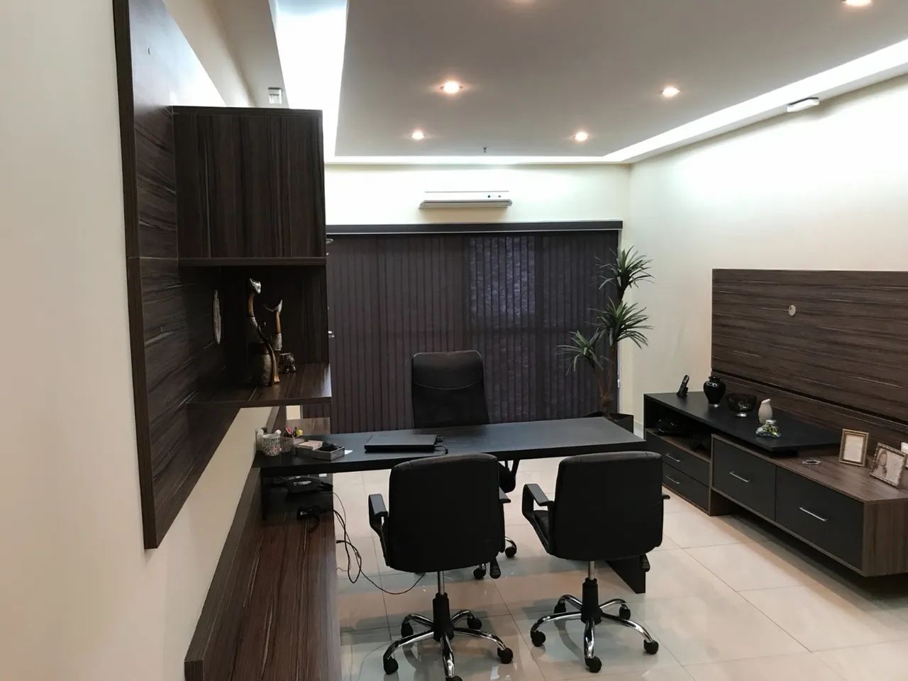 Cobertura Comercial no Centro: Salas 10 e 11 Unificadas, Reformadas e Mobiliadas! - Foto 3
