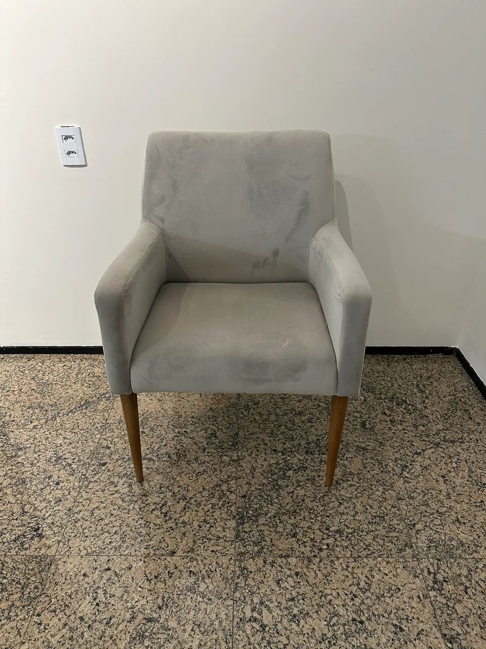2 Poltronas tecido suede cinza claro
