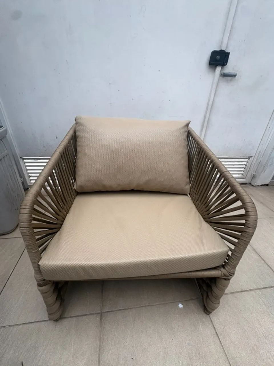 Conjunto em corda náutica - sofá 2 lugares + 2 poltronas com almofadas - Foto 3