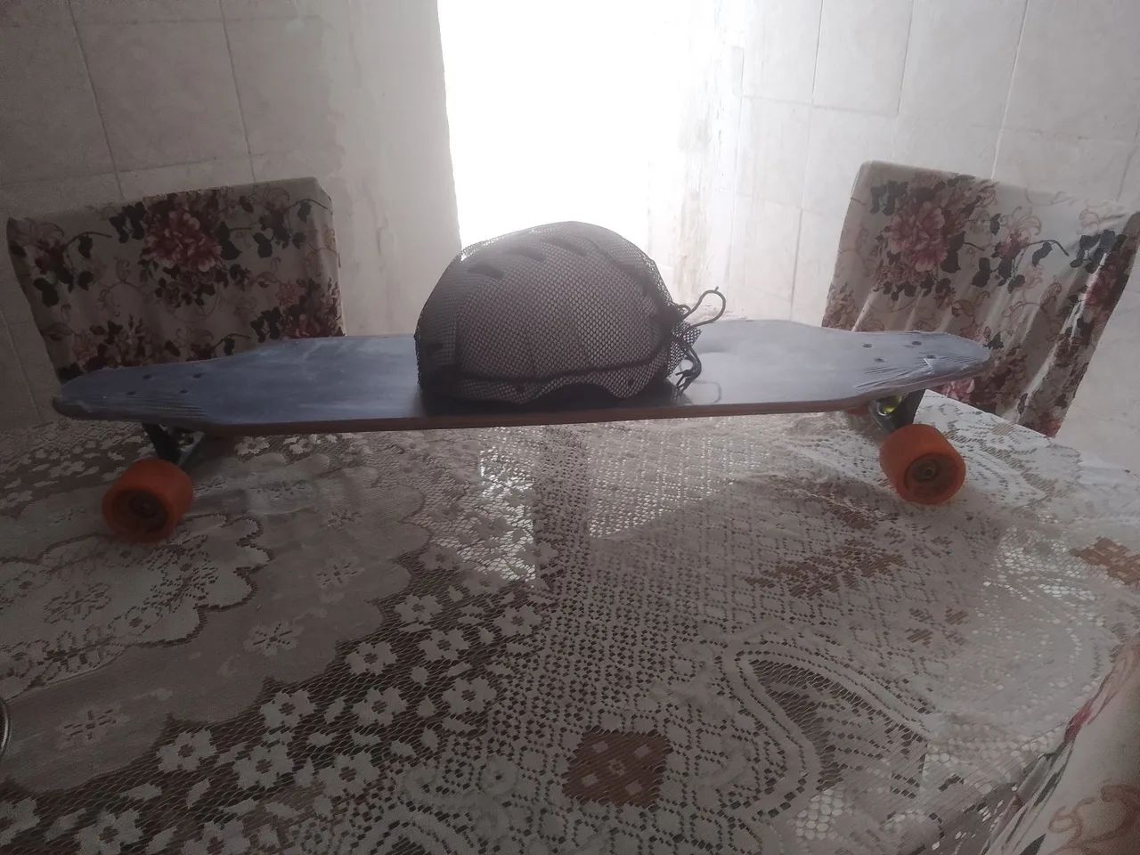 Vende-se skate e capacete 