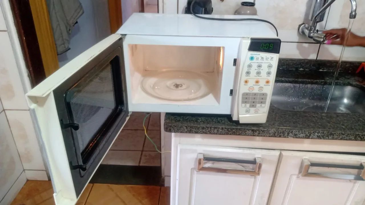 Microondas Eletrolux 20 litros  - Foto 2