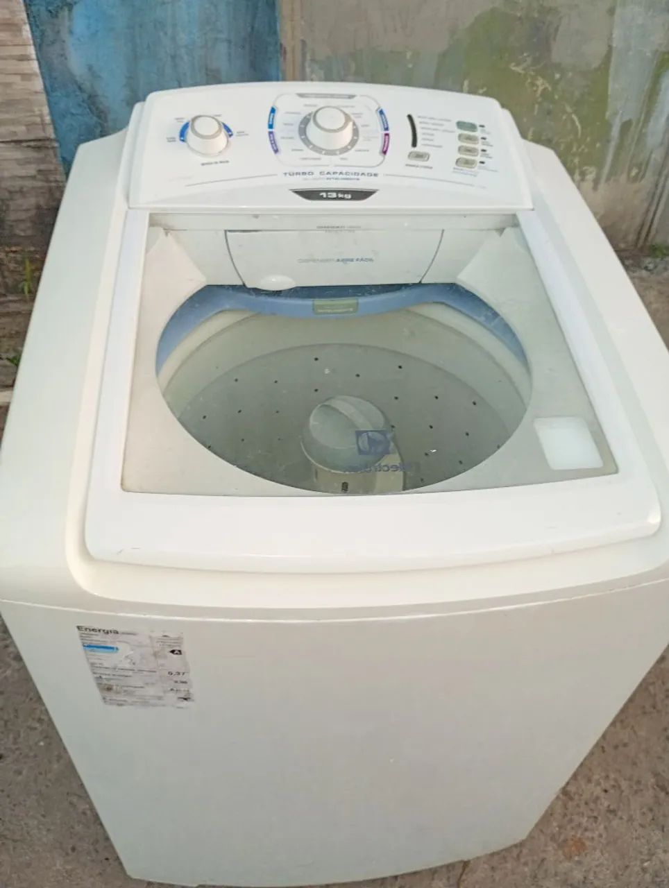 Máquina de lavar roupa funcionando perfeitamente 