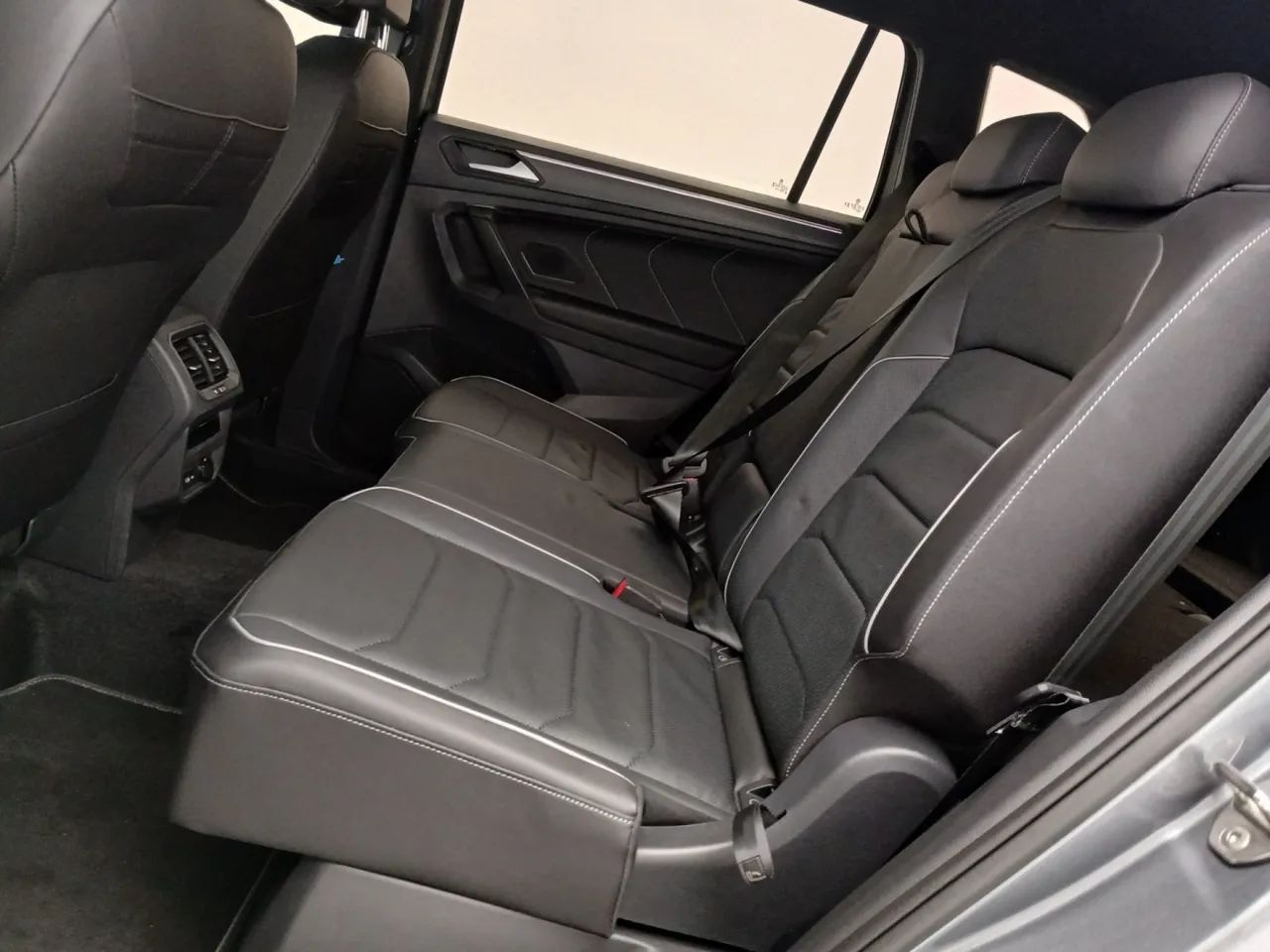 Volkswagen Tiguan Allspac R-Line 300 TSI 2.0, foto 17 de 18