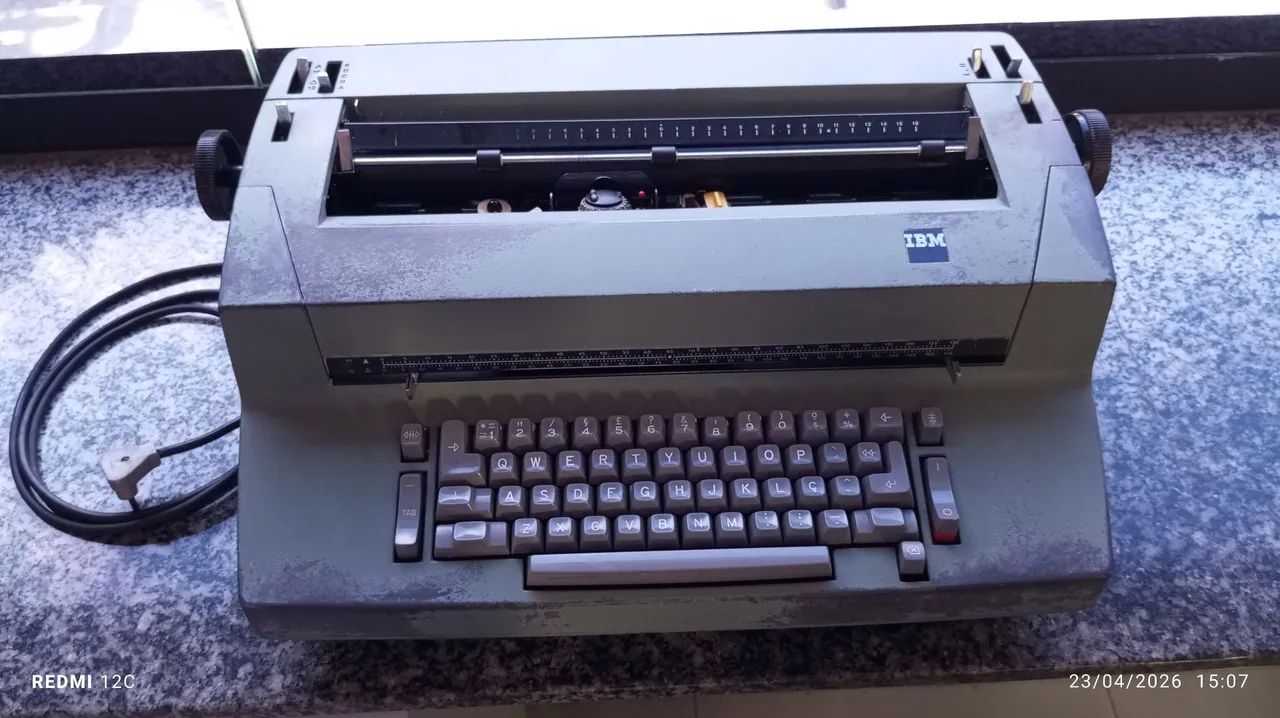 MÁQUINA DE ESCREVER IBM 82 C ELÉTRICA  - Foto 2