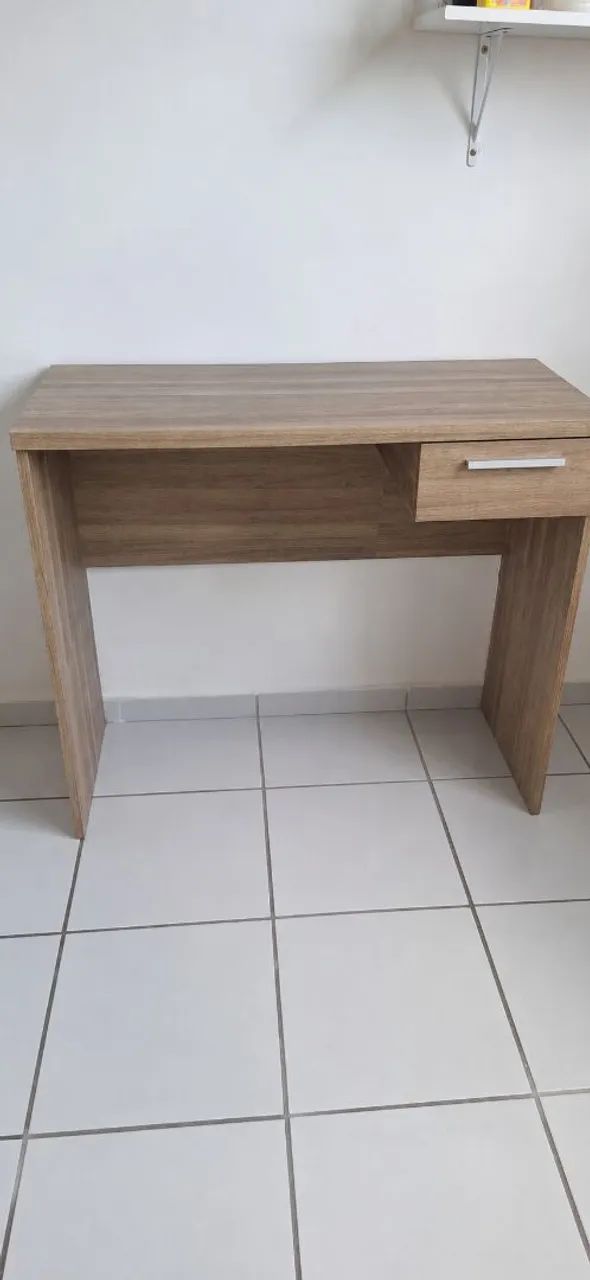 Mesa para computador com gaveta