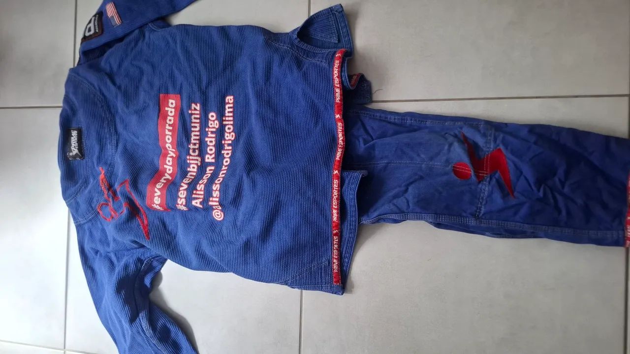 Vendo materiais para jiujitsu. Kimonos e mochila. Tudo por 300. Wats *  - Foto 3