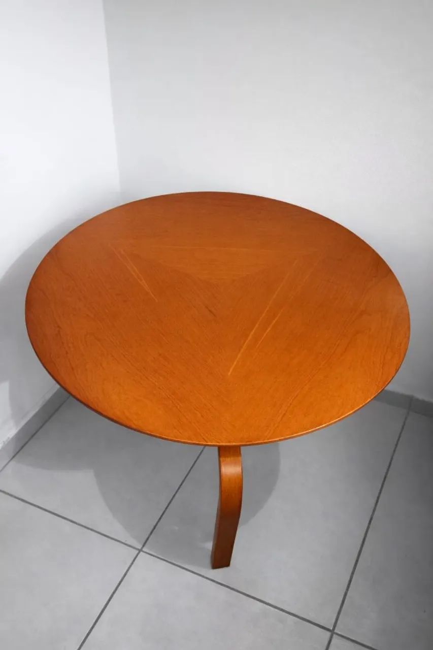 Mesa redonda de madeira 