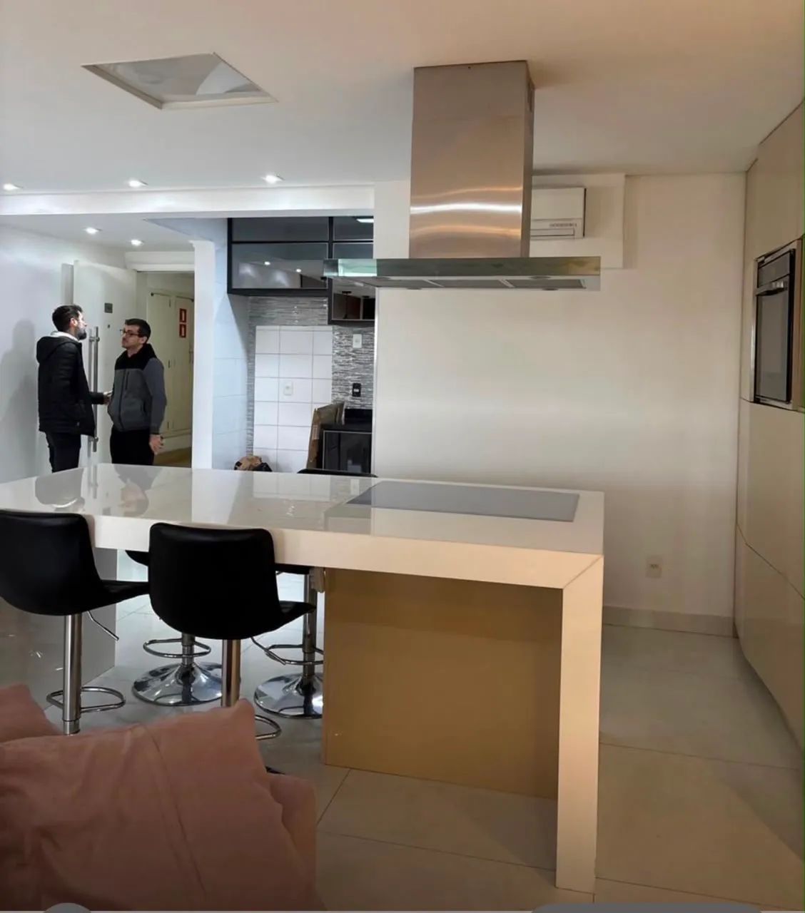 Mesa em quartzo branco 