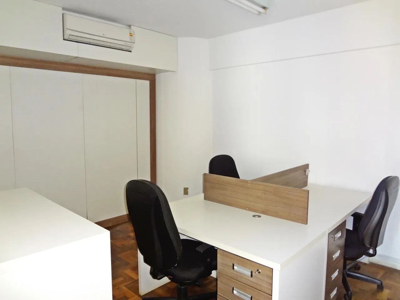 Sala Comercial Mobiliada 80m²  Centro, Prédio 24h com Rooftop - Foto 4