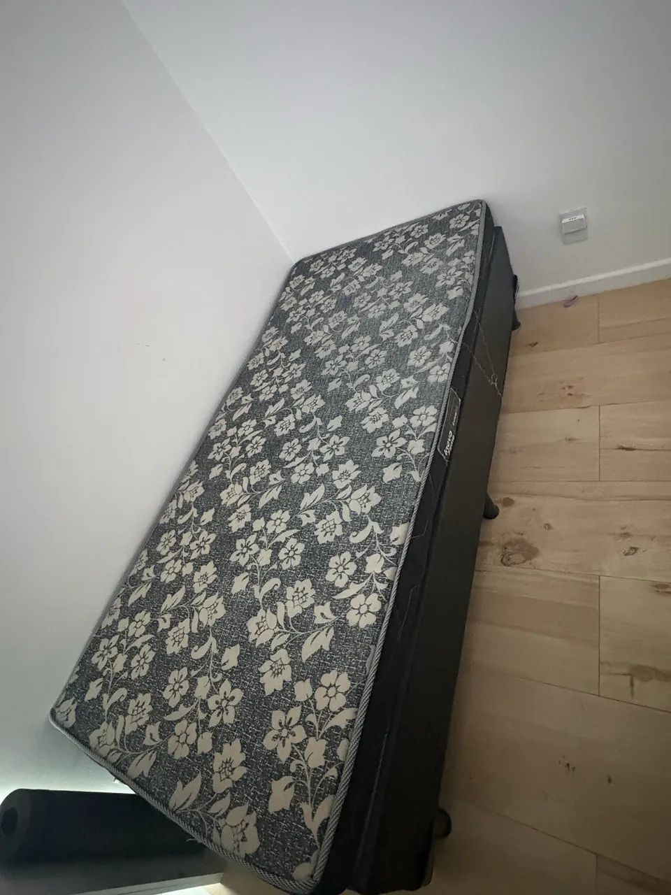 Vendo cama de solteiro  - Foto 2