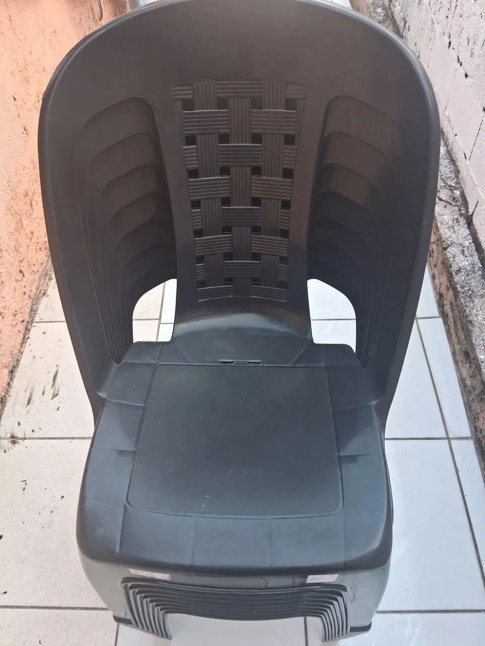 Jogo de cadeiras com mesa de plástico Arqplast preta - Foto 2