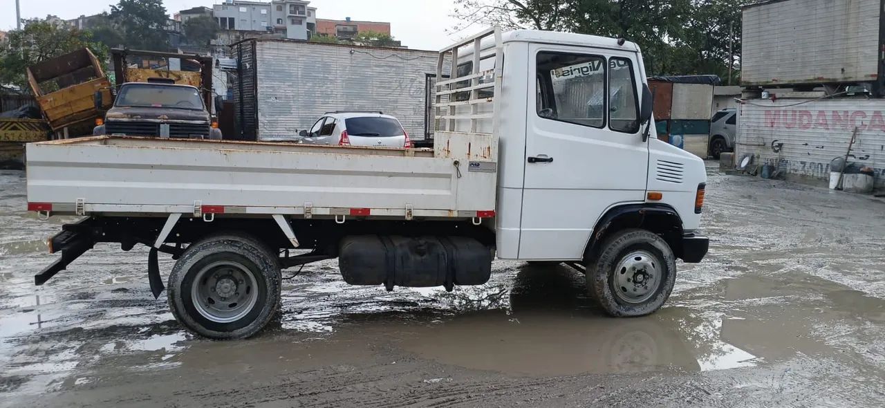 MB 710 carroceria  - Foto 4