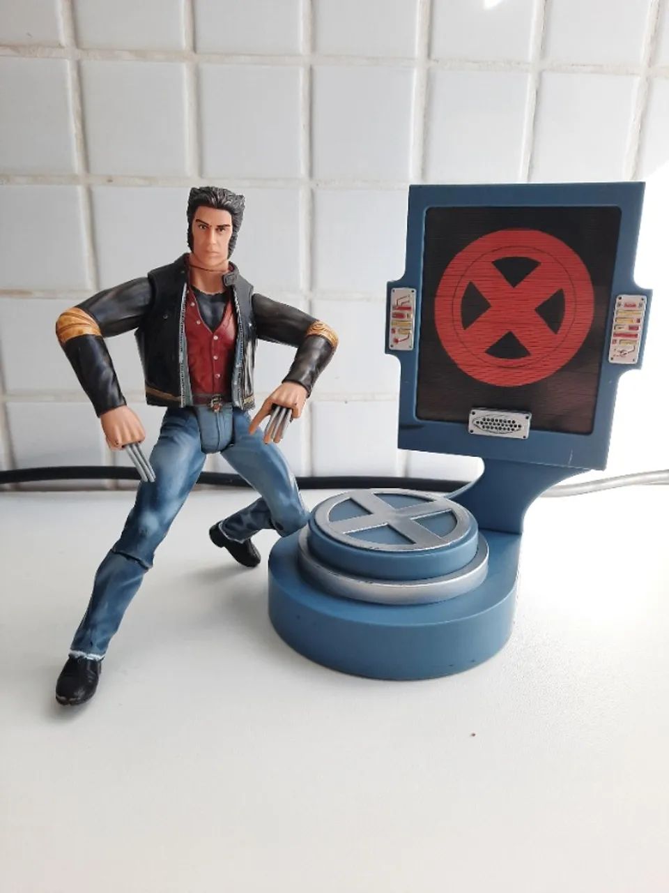 Boneco do Wolverine c/ acessório, do filme X-men de 2000