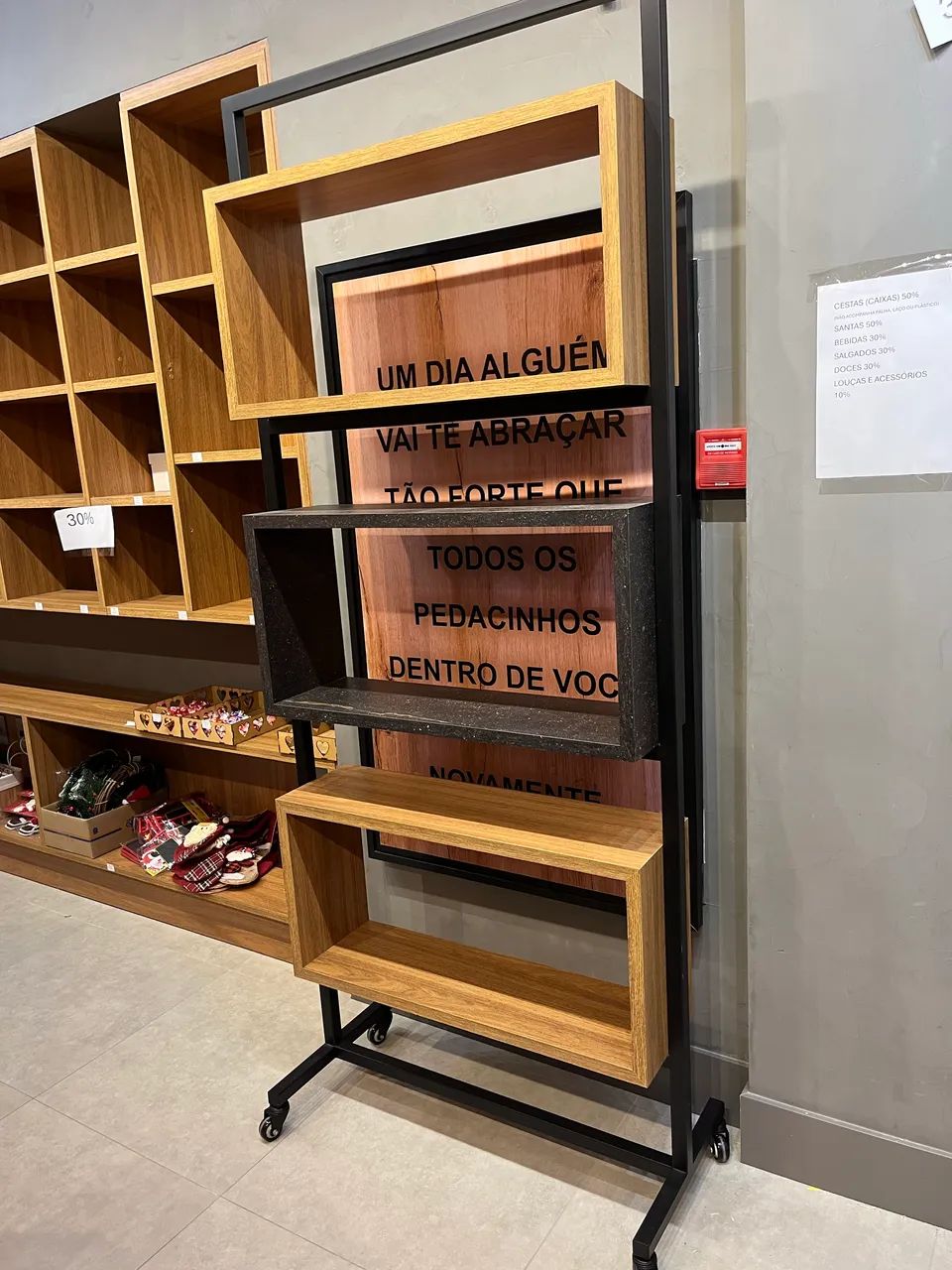 Vitrine móvel com rodinha