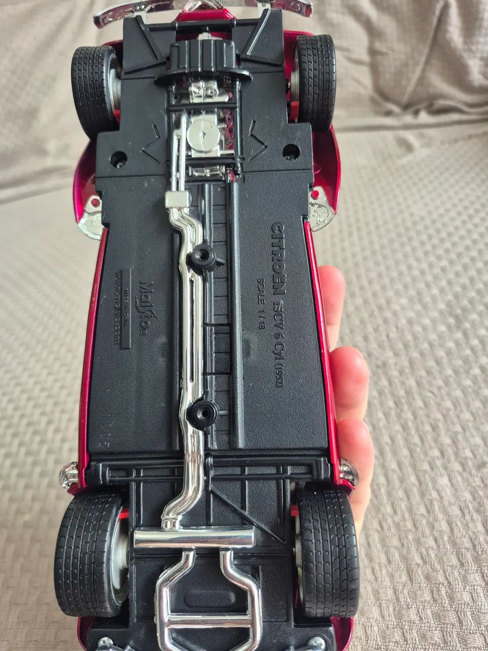 Carro Miniatura Citroën 15cv 6Cyl MAISTO escala 1:18 - Brinquedos