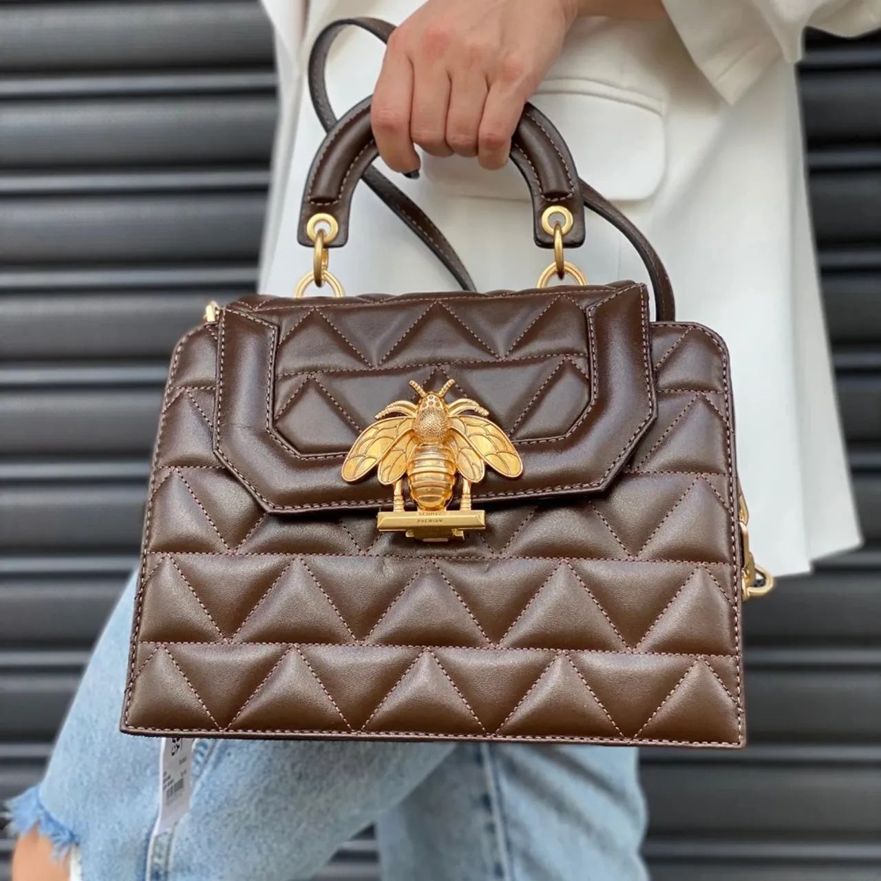 Bolsa Schutz Believe em couro marrom - Foto 3