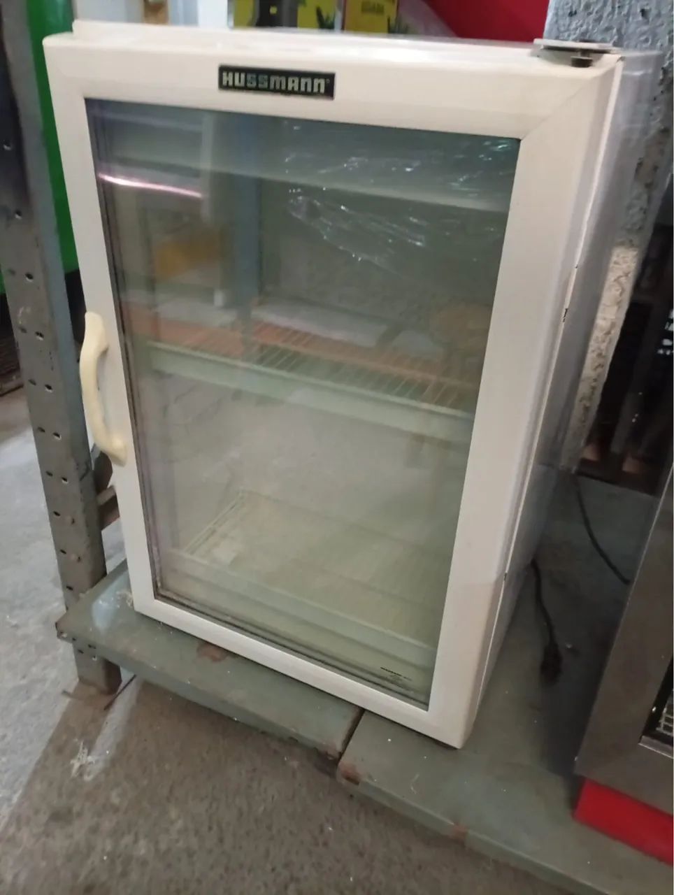 Expositor vertical refrigerado porta vidro 220 wts usado conservado c garantia - Foto 2