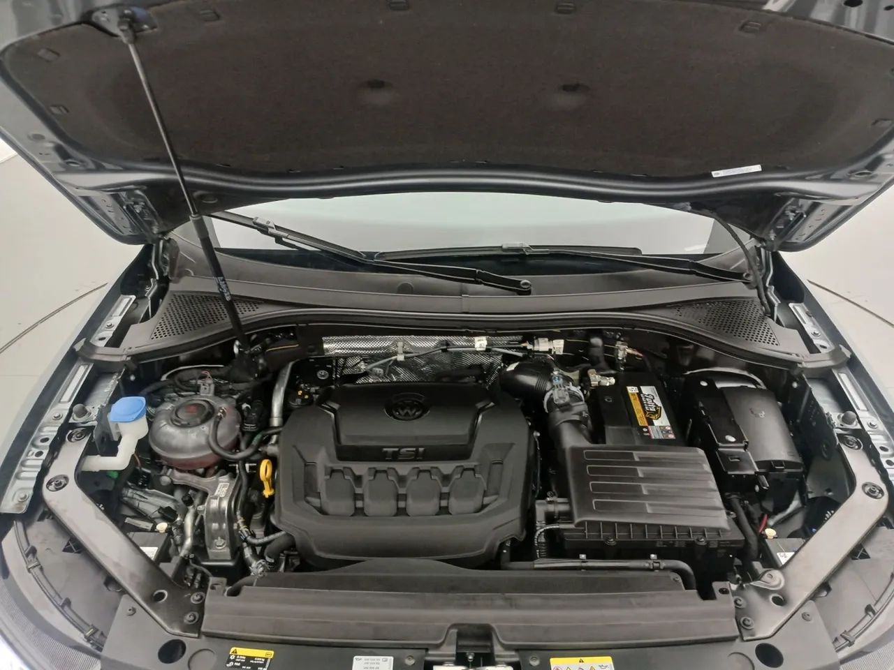 Volkswagen Tiguan Allspac R-Line 300 TSI 2.0, foto 10 de 18